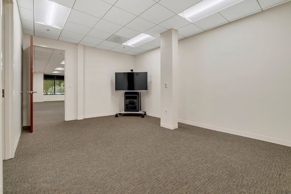 106 Catoctin Cir SE, Leesburg, VA 20175